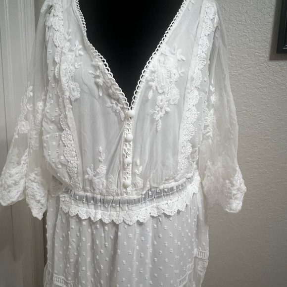 Elegant White Lace Dress - Picture 2 of 11